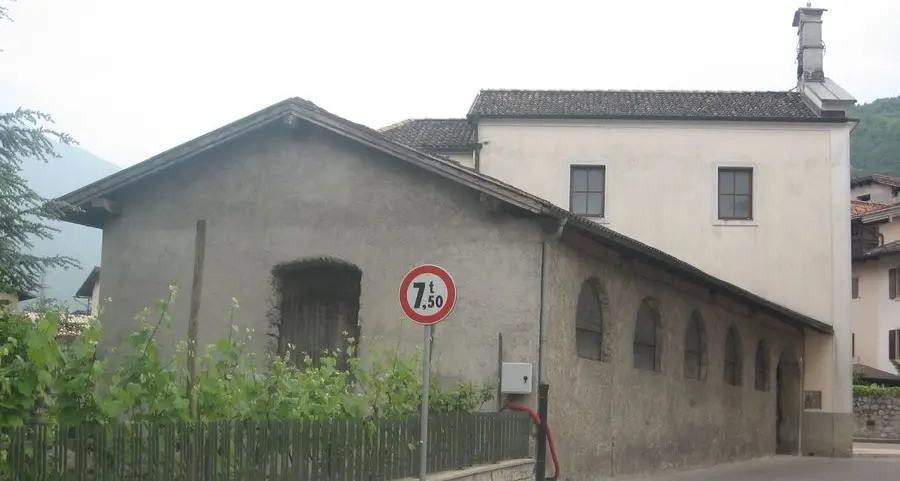 Una sala riunioni e spazi per attività nell’ex barchessa
