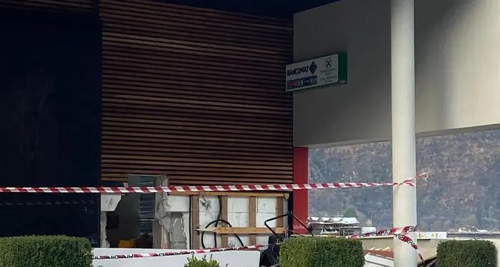 Assalto al bancomat sulla MeBo, bottino da 40.000 euro