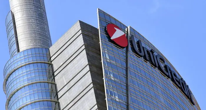 Unicredit, taglio di 8.000 dipendenti e 500 filiali