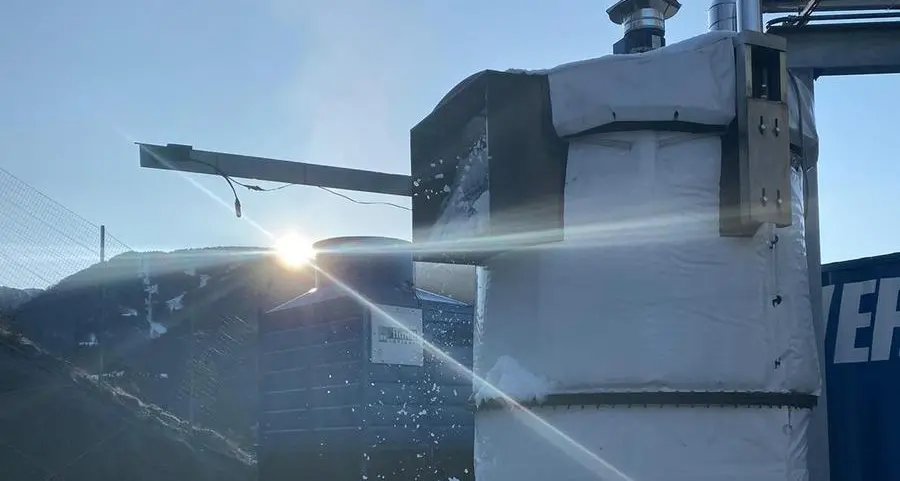 Cavalese, ecco la neve che nasce dalla combustione del legno