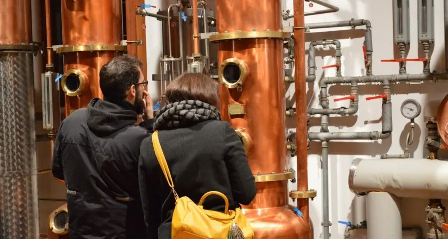 Distillerie aperte, spettacoli e mercatini in piazza