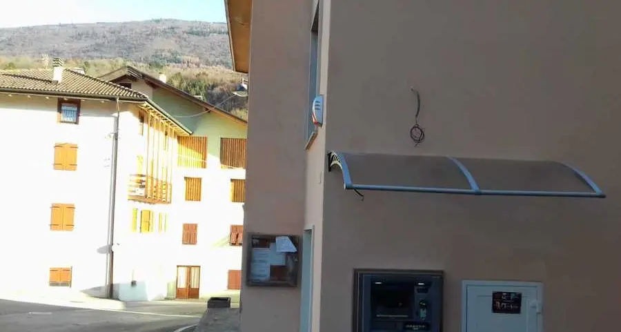 La Rurale è chiusa ma a Vigo Lomaso resta il bancomat