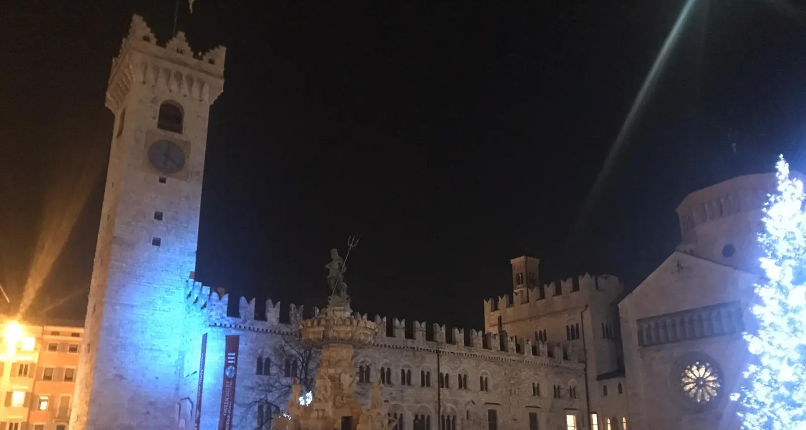 Cinquemila sardine invadono piazza Duomo: \"Trento non abbocca\"