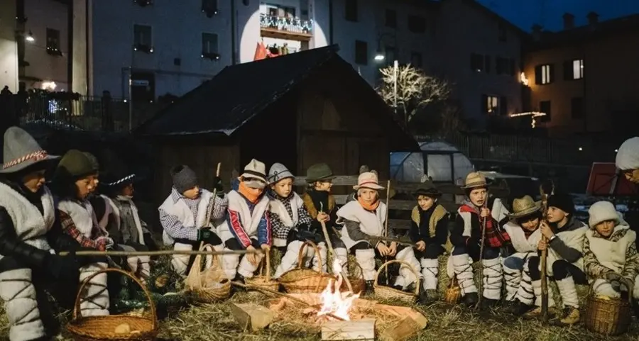 Il presepio vivente di Ronzo Chienis tra i più belli d’Italia