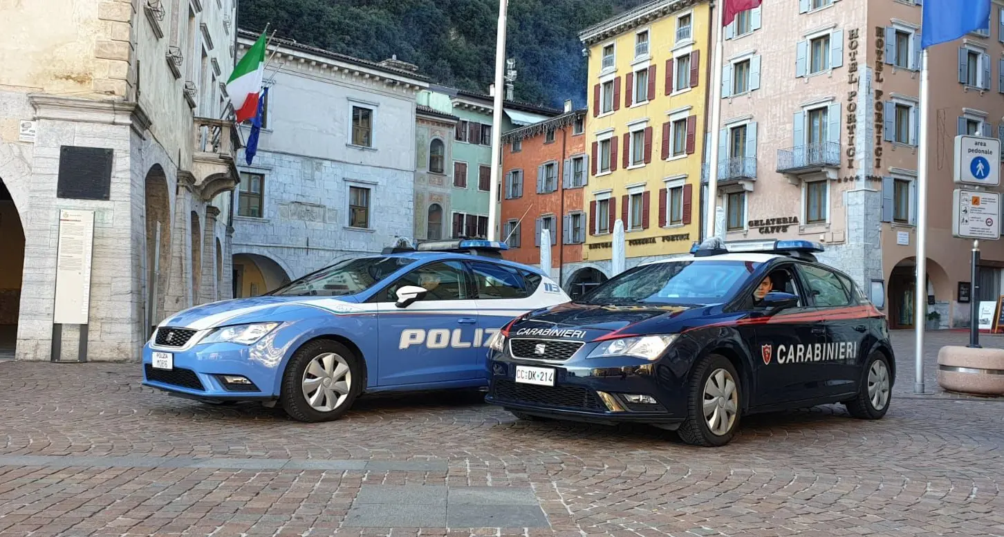 Riva, tentata rapina con la pistola giocattolo, denunciati due minorenni
