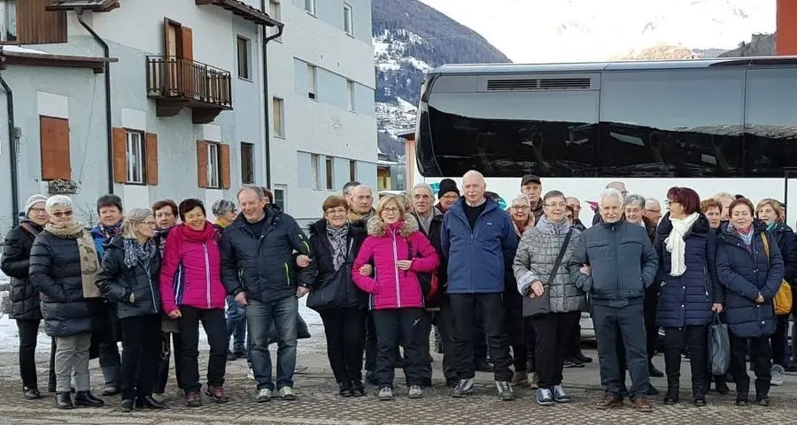 I cori di Lasino e Calavino estasiati dai 1000 presepi di Ossana