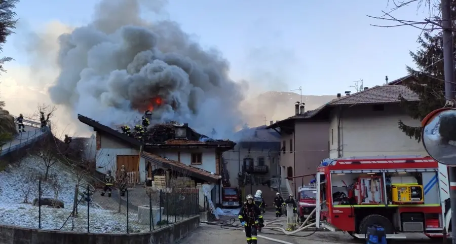 Mamma e figlio scampati alle fiamme a Vigo di Ton
