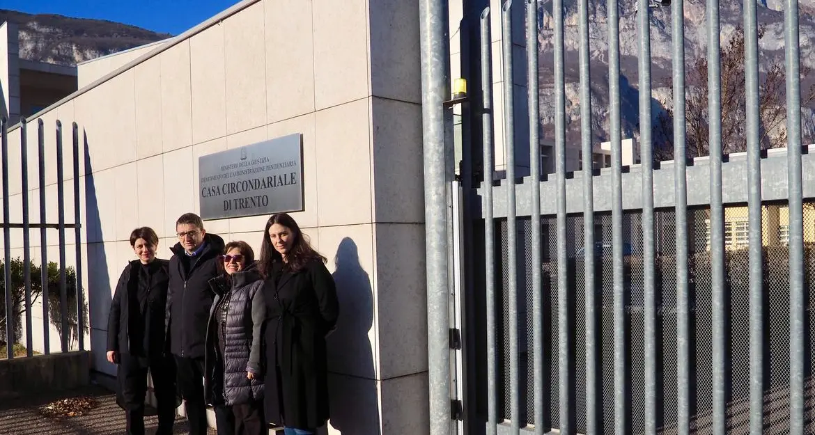 Fugatti visita il carcere di Trento: \"Ridurre il numero dei detenuti\"