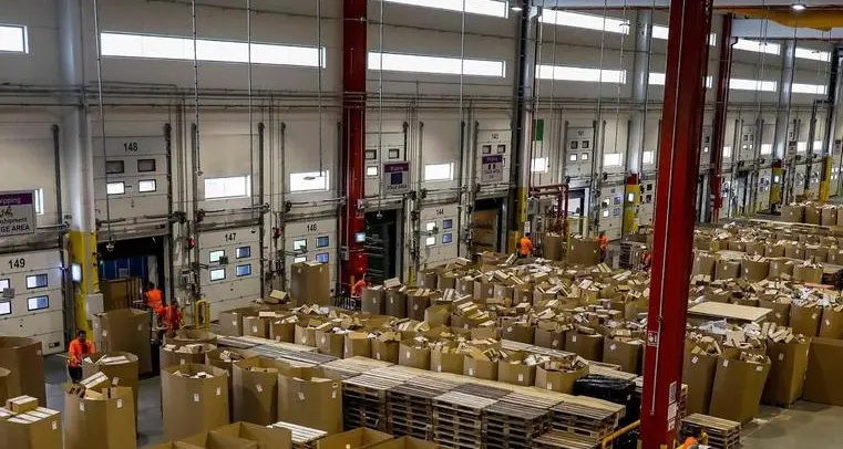 Settanta pattinatori in azione sul ghiaccio del Palapergine