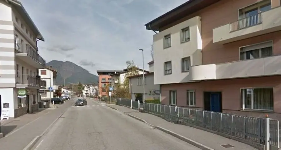 Vuole 20 mila euro dal Comune di Cles per una caduta