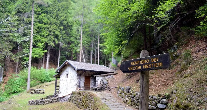 Val di Cembra, uno spettacolo sul Sentiero dei vecchi mestieri