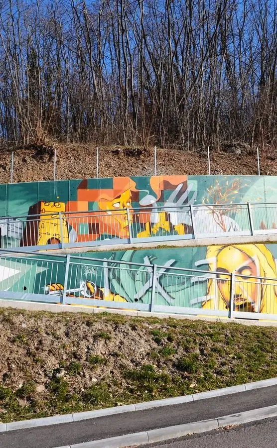 Il grande muro grigio di Serso ora è un mega murales