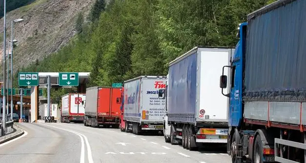 Kompatscher, limitare i tir anche in Italia