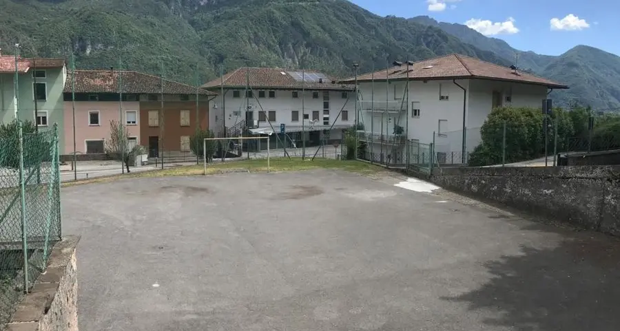 Genitori di Darzo in ansia per i lavori al campetto
