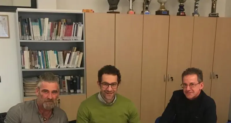 Giovani solandri sicuri in acqua