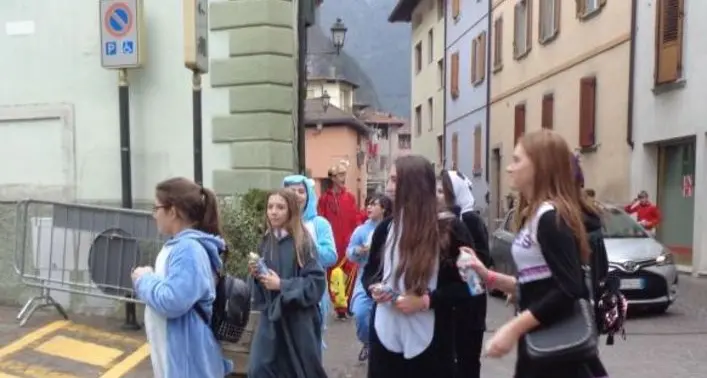 Niente carri ma tante mascherine in centro