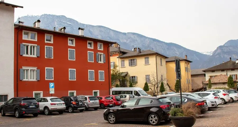 Il disco orario sul piazzale crea troppi mal di pancia