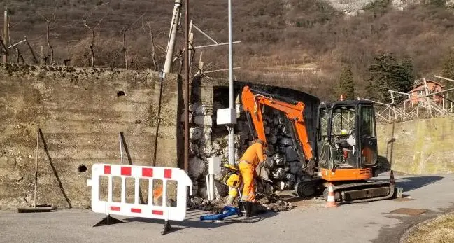 Lavori per la posa della rete di fibra ottica e connessione veloce