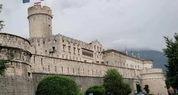 Restauratrice cade dall’impalcatura