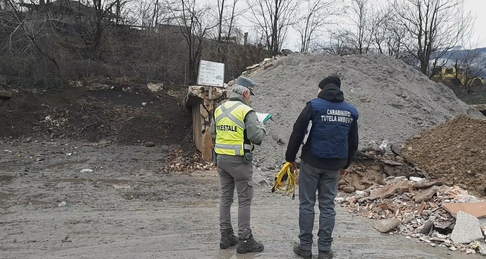 Traffico di rifiuti contaminati da amianto, azienda di Isera nei guai