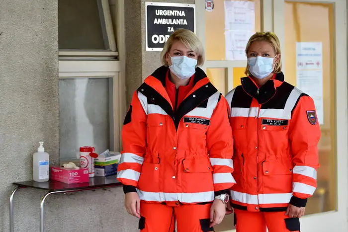 epa08271128 Medics with masks stand outside the hospital and clinic for infections in Ljubljana, Slovenia, 05 March 2020. Slovenian authorities confirmed on 04 March late at night a first patient with milder symptoms of Covid-19. The patient is reprtedly in an isolation unit under quarantine. The patient came from Marocco via Italy, reports said. EPA/IGOR KUPLJENIK