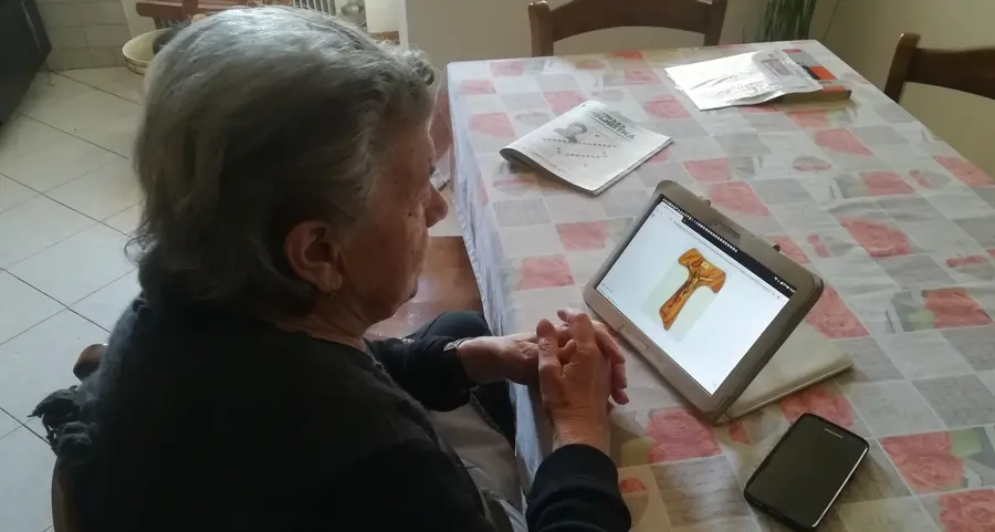 Mezzolombardo, la Via Crucis seguita sul tablet in cucina