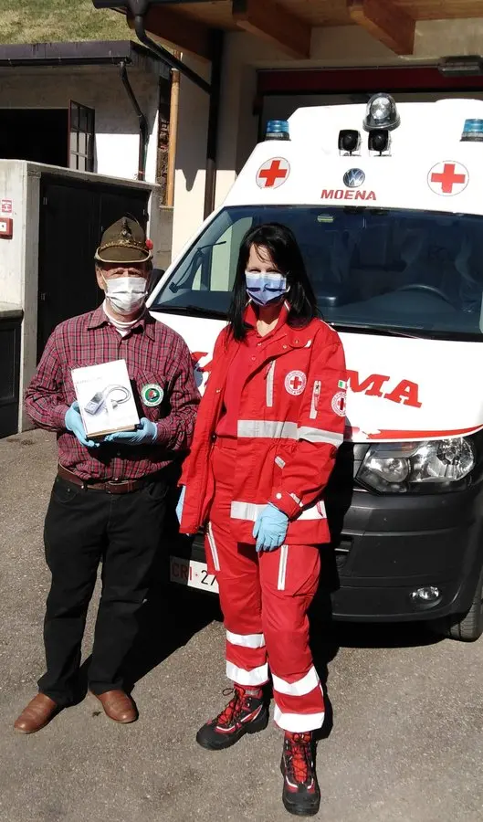 Il saturimetro degli alpini alla Cri Val di Fassa
