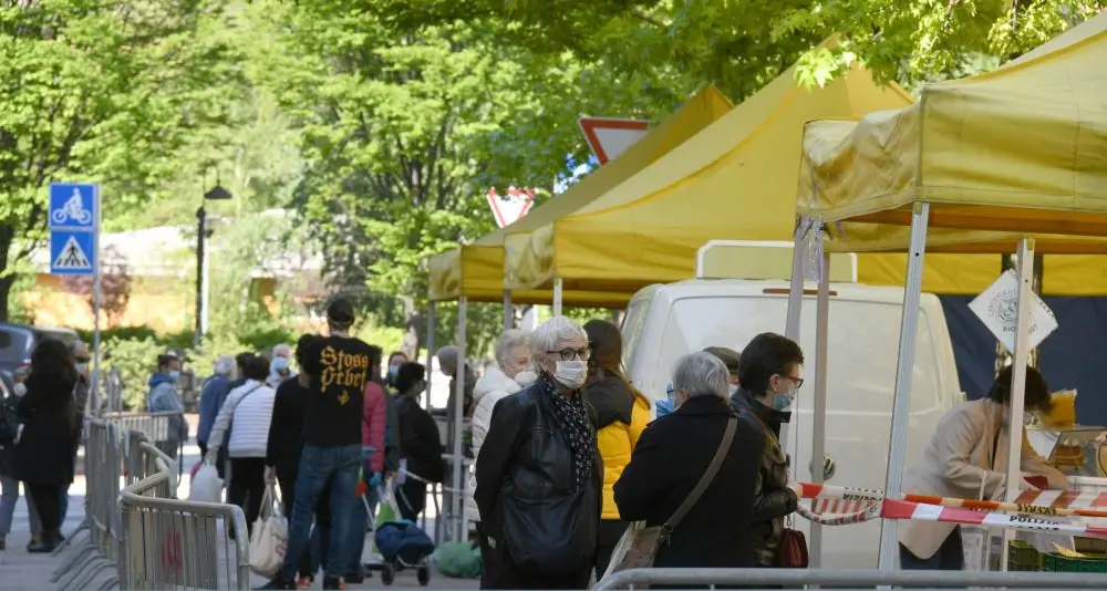 Trento, torna il mercato contadino fra vigili e transenne