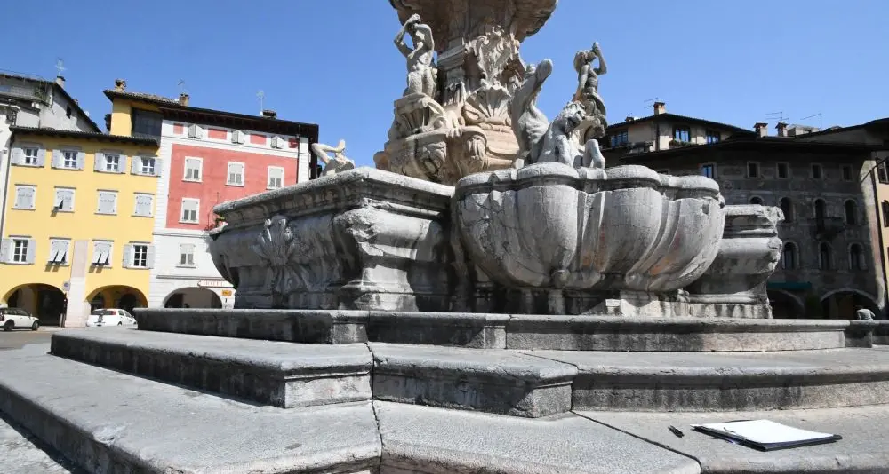 Fontana del Nettuno di Trento, sta per iniziare il restauro