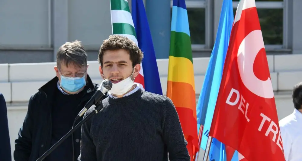 Primo maggio, a Trento sindacati davanti al Santa Chiara. Letti i messaggi dei cittadini