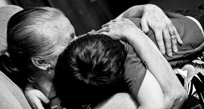 Gli abbracci virtuali tra bambini e nonni con la Cassa Rurale