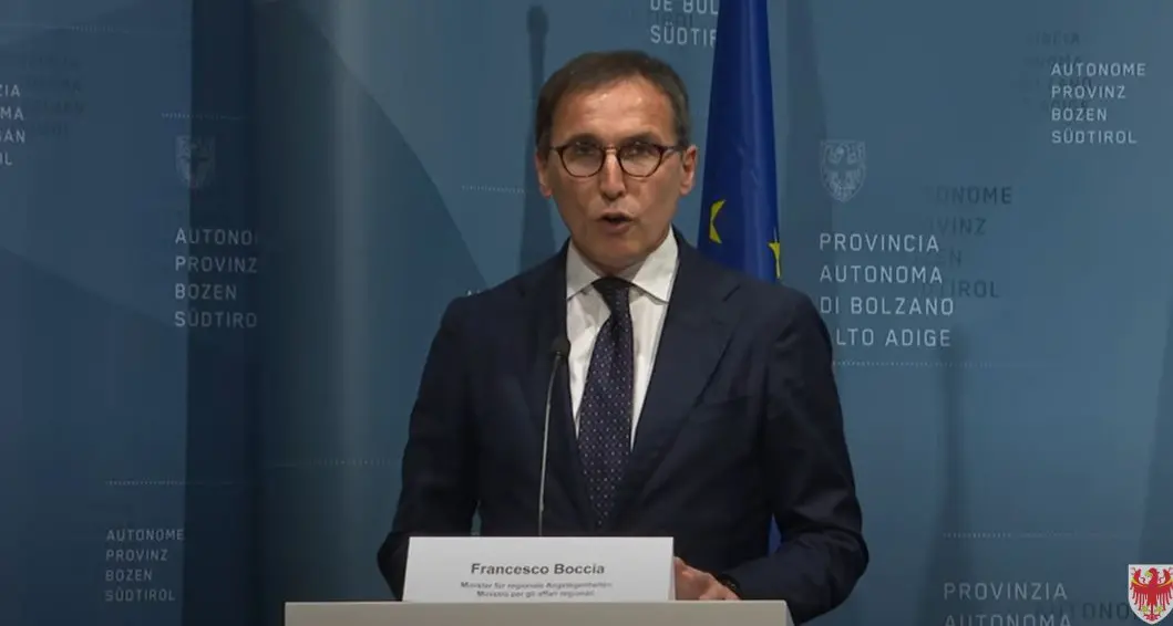Il ministro Boccia a Bolzano: \"Più libertà ai territori non prima del 18 maggio\"