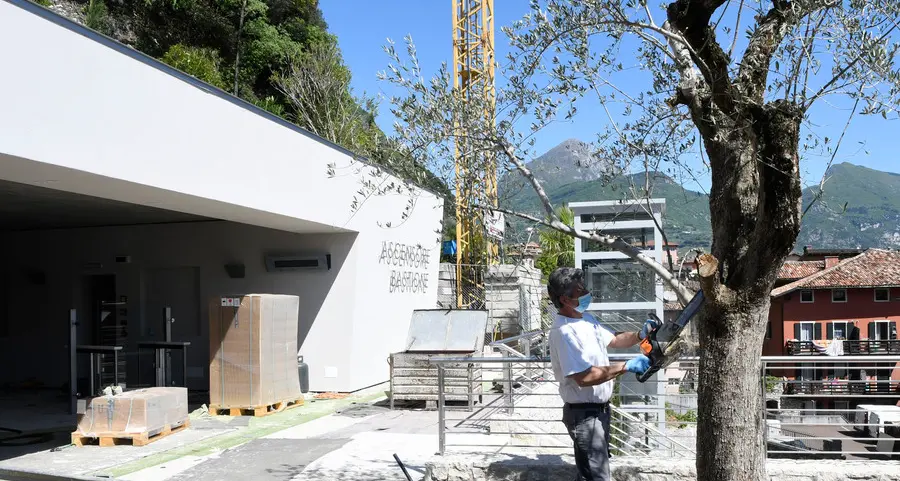Ascensore panoramico: ora manca solo la cabina