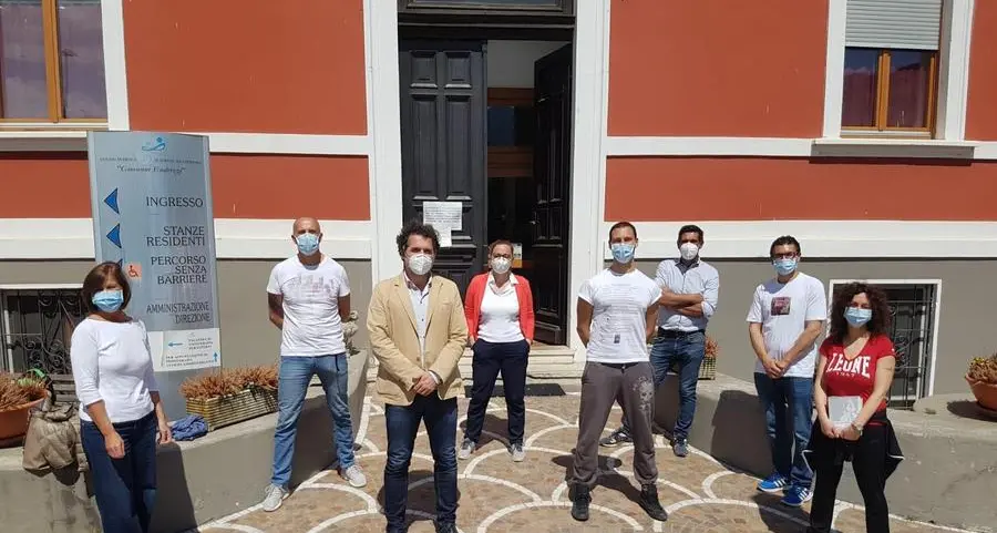 Lavis saluta gli infermieri venuti in aiuto da lontano
