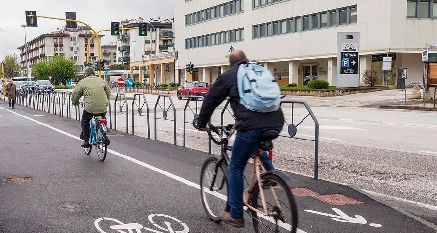 La città punta sulle due ruote: «16 nuovi percorsi ciclabili»