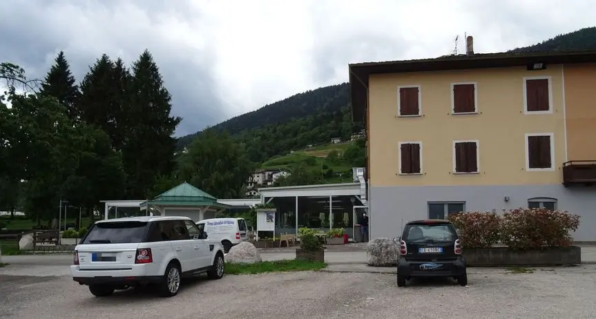 La mascherina è abbassata sotto il naso: cuochi multati