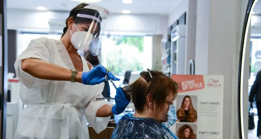 Estetisti e parrucchieri, via libera alle linee guida