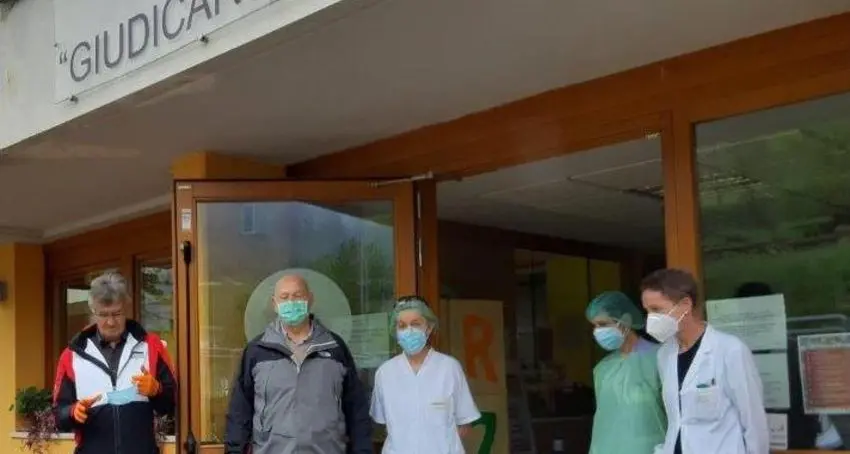 Lions, sanificatori portati in dono a 2 case di riposo