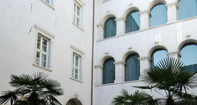 Mascherine e gel sulle mani: torna il mercato settimanale
