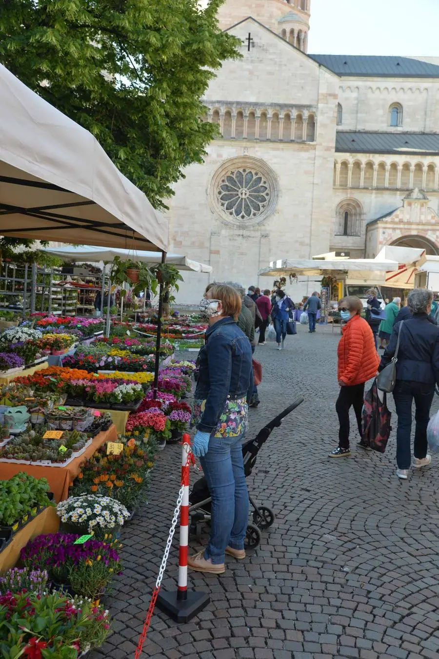 A Trento il mercato del giovedì torna con tutte le bancarelle