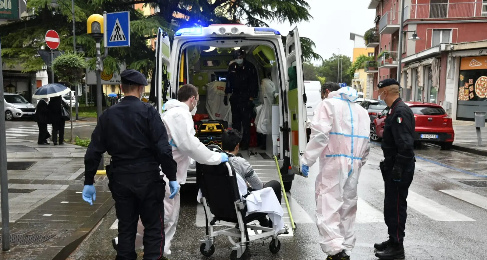 Rovereto, uomo accoltella le due sorelle