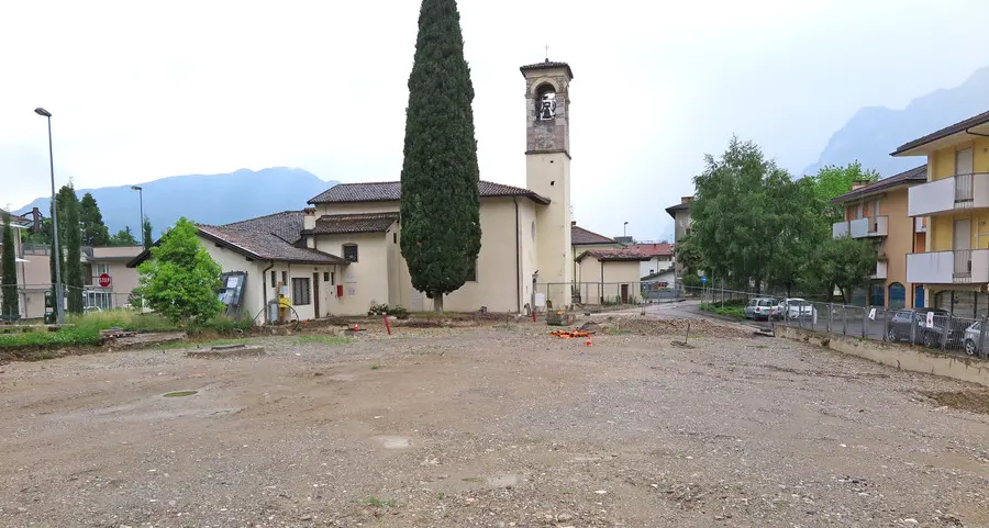 Nella piazza di Chiarano aumentano gli spazi verdi