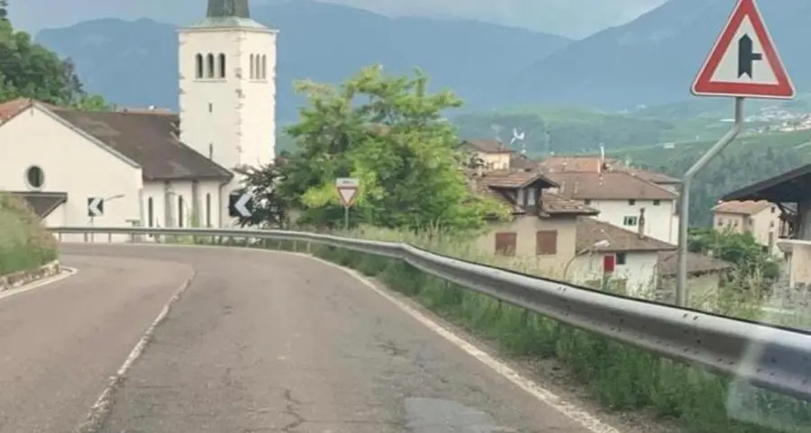 Asfalto dissestato sulla statale 43 dir «È da sistemare»