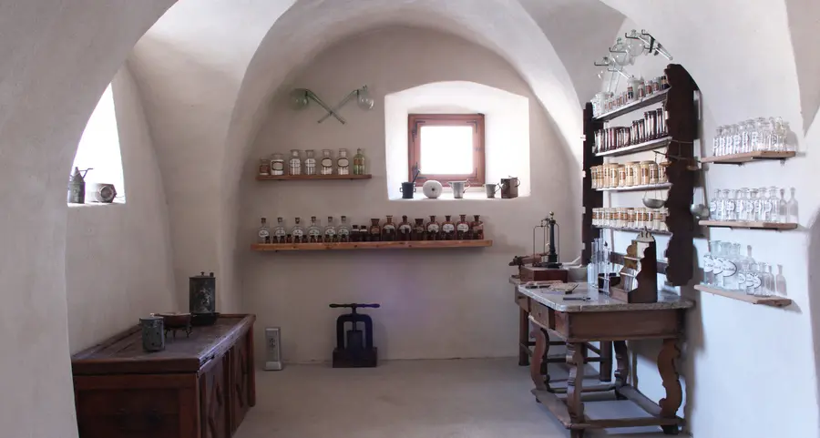 “Riapre” la farmacia di Giuseppe De Gentili