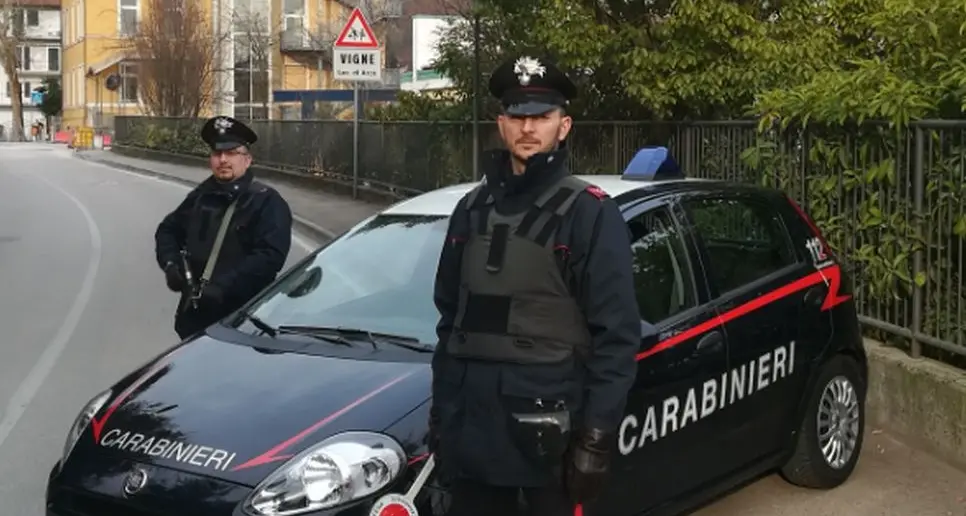 Riva, arrestato più volte, evade dai domiciliari in ospedale: preso dai carabinieri