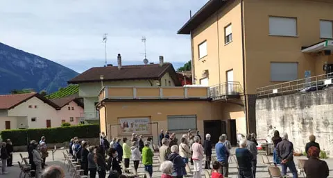 Ravina - Romagnano i fedeli tornano a recitare il rosario