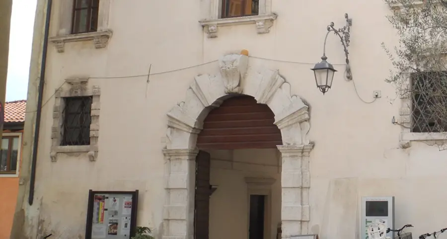 Gli scout ti portano libri e dvd a casa dalla biblioteca
