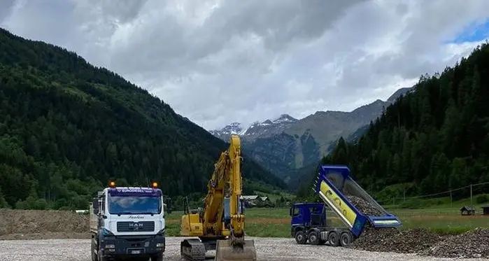 Pista ghiaccio polifunzionale e due laghetti a Planet