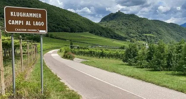 Identificato l'uomo trovato morto tra i meleti a Caldaro