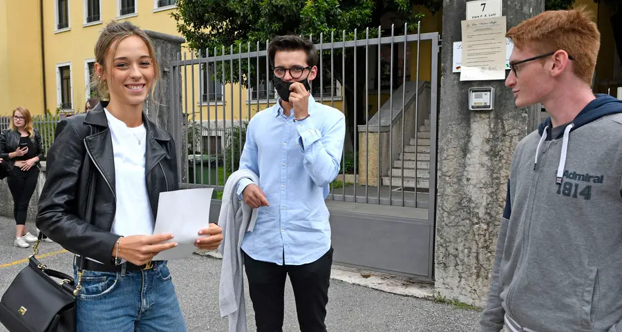 La maturità dietro al plexiglass